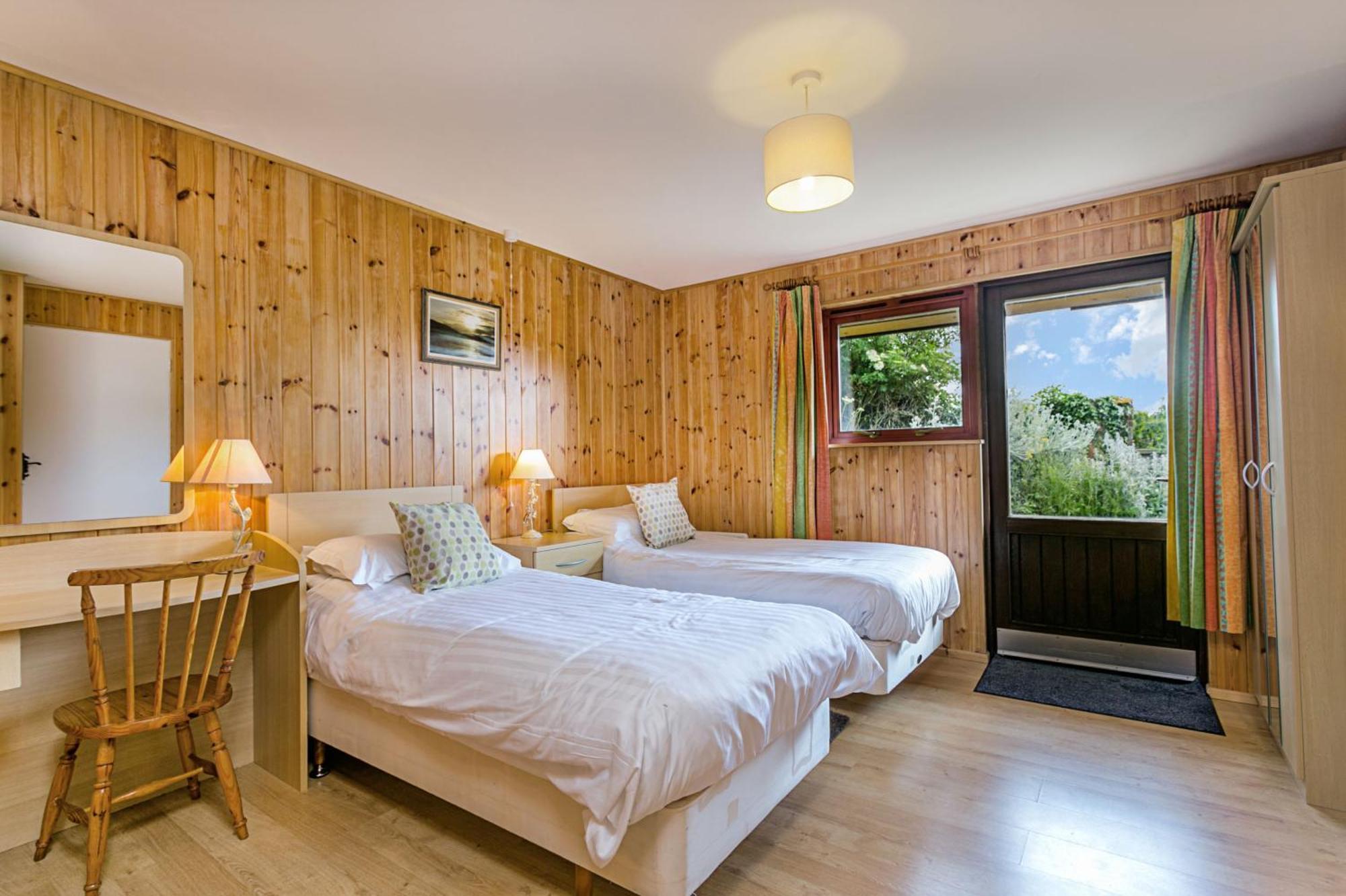 Laburnum Lodge Sleeps 6 Wheelchair Access Minehead Exterior photo